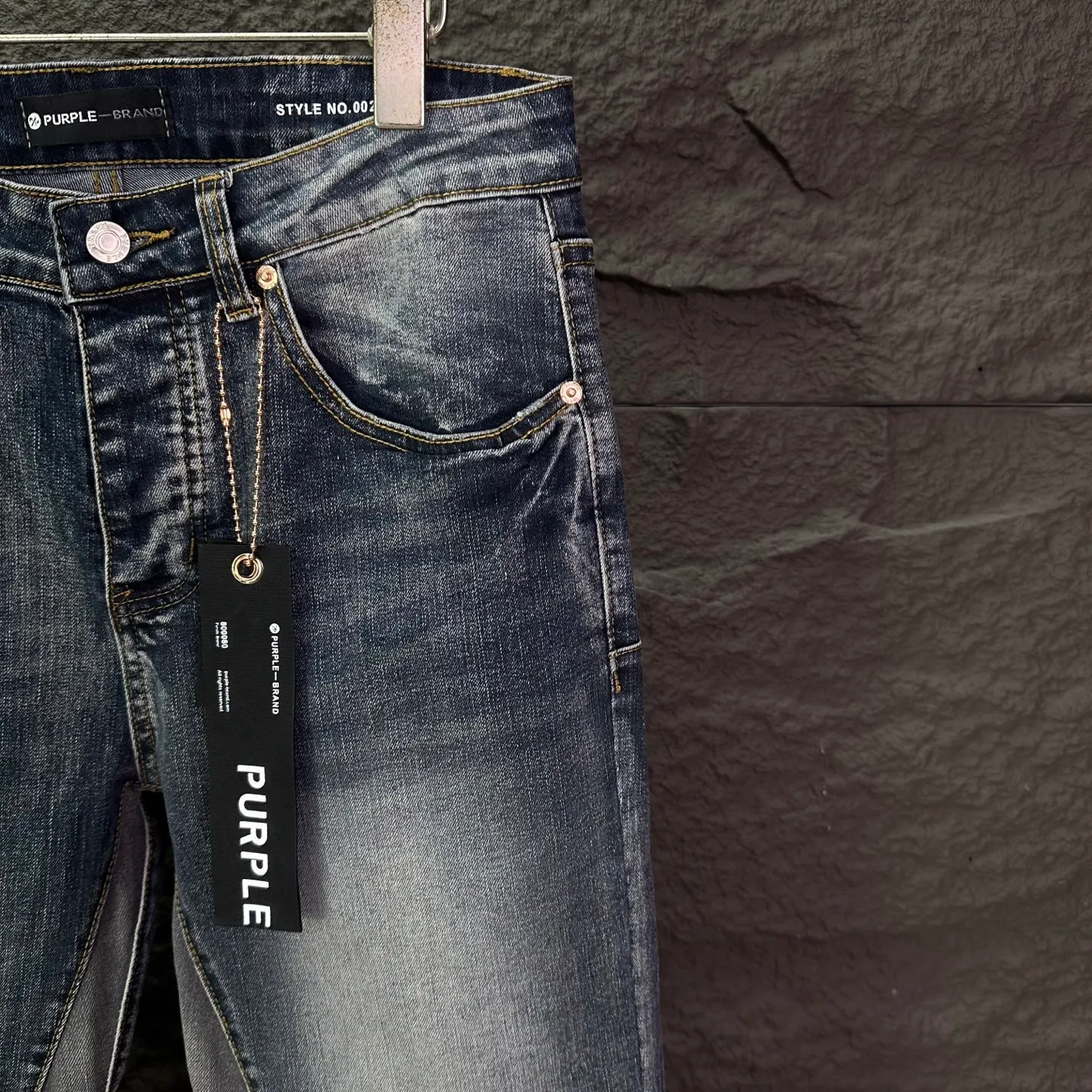PURPLE BRAND 2026 New Arrival Washed, Distressed and Spliced ​​Couple's Style Washed Loose Bootcut Jeans High Version High Version Top Ceiling Quality Styles with different washed textures, very friendly to people with thin legs and thick legs. The bootcut version is very flattering to the leg shape. Moderate length that never goes out of style, easy to match with casual, basic styling for various styles, a must-have in the wardrobe! The fabric is stiff but also makes the upper body soft without losing texture. The washing process is even more perfect. It is a must-have item for everyone! ! ! Washed wheat, hang tag, pants label, three labels complete Color: washed blue Size: 28, 30, 32, 34, 36 (five sizes)